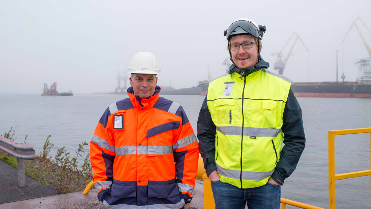Kuvassa satamajohtaja Torbjörn Witting ja projektipäällikkö Seppo Paukkeri Liikennevirastosta