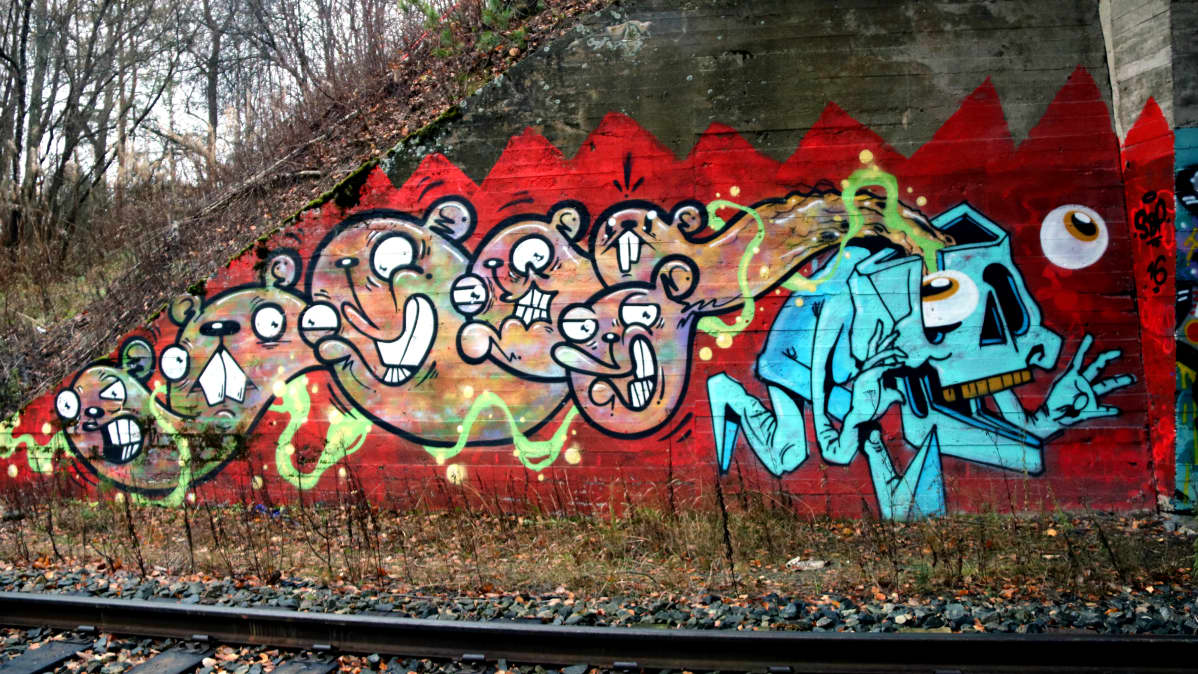 Graffiti sillan alla Joensuussa syksyllä 2018