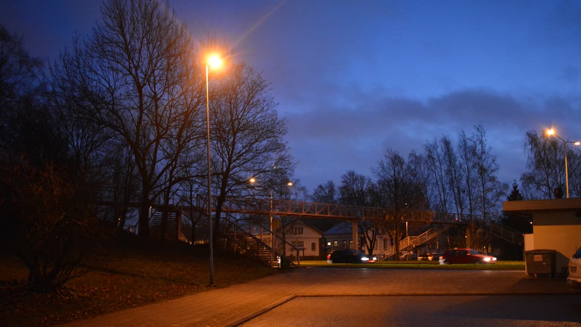 Kaupunki iltahämärässä