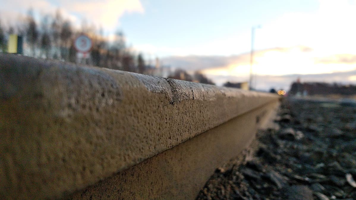 Rautatiekiskot lähikuvassa.