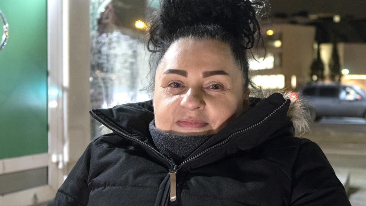 Terapeutti Tanja Roth Villiklubin ulkopuolella Tampereella