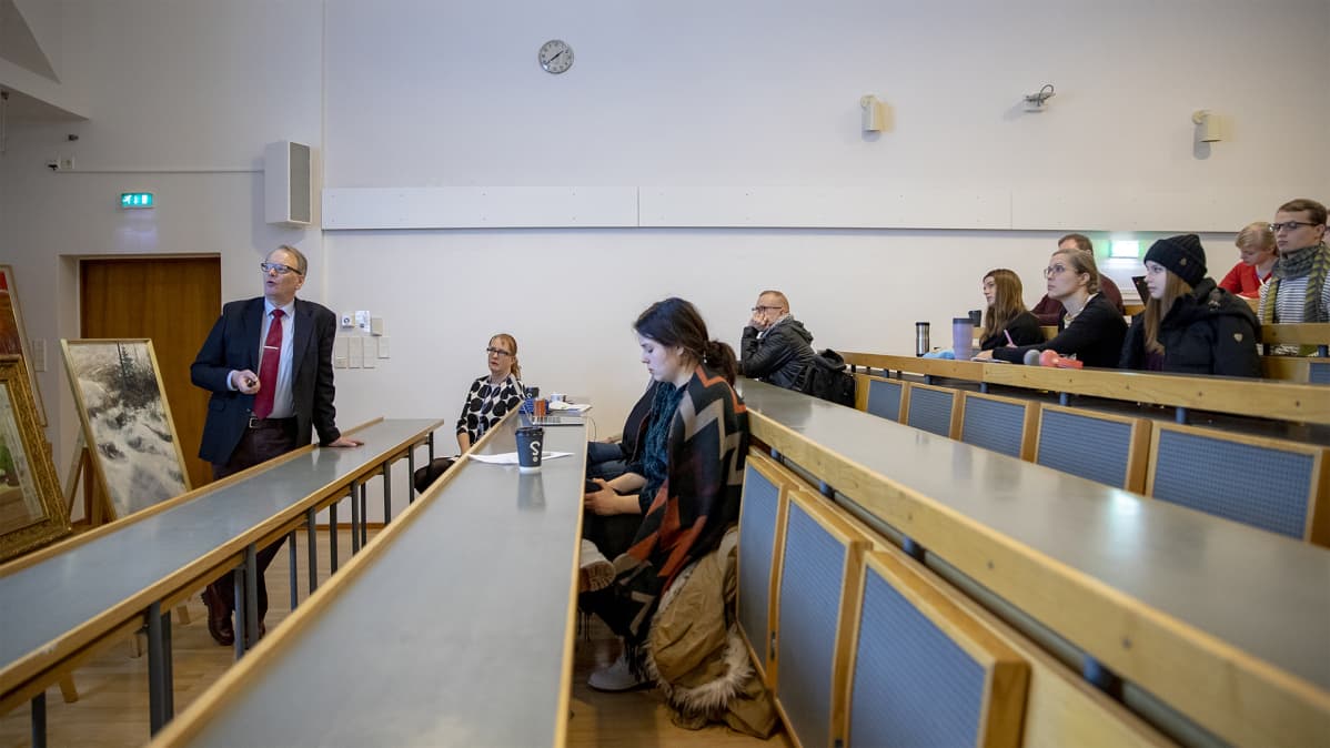 Taideväärennökset, Rikosylikonstaapeli Kimmo Nokkonen (krp) luennoi taidehistorian opiskelijoille taideväärennöksistä Jyväskylän yliopistossa 18.2.2019