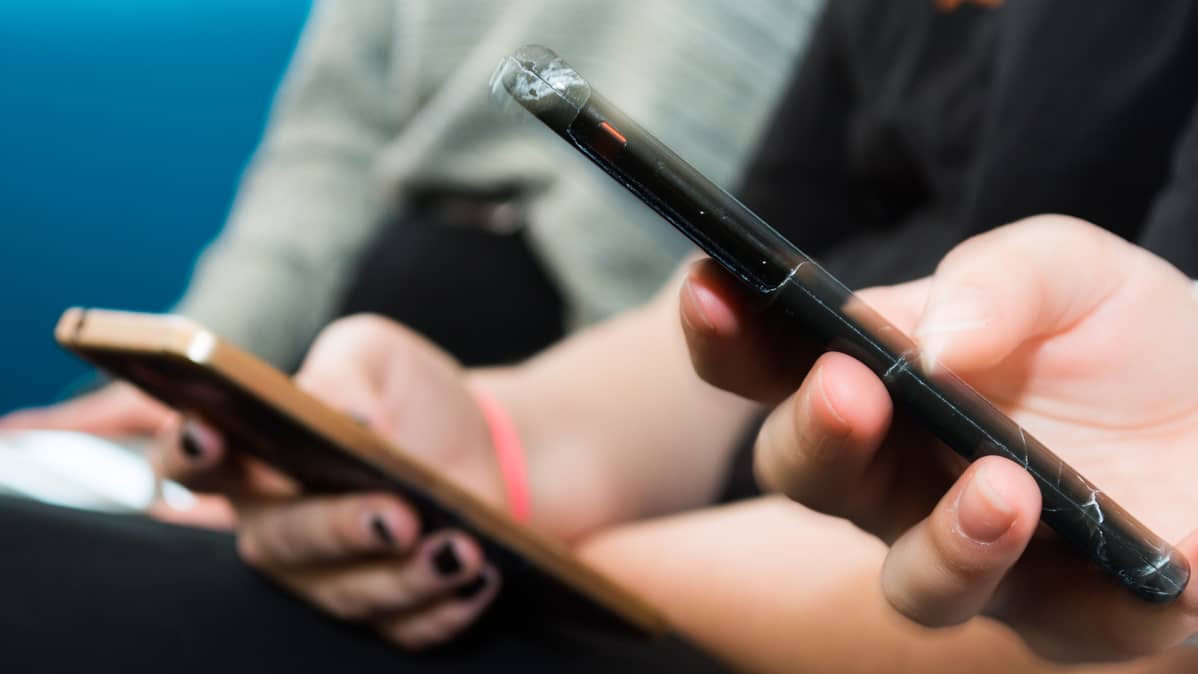 Yle Uutisluokka kysyi Kaakkurin koulun oppilailta, miten seksuaalirikoksia on käsitelty ja miten asia on otettu esille.