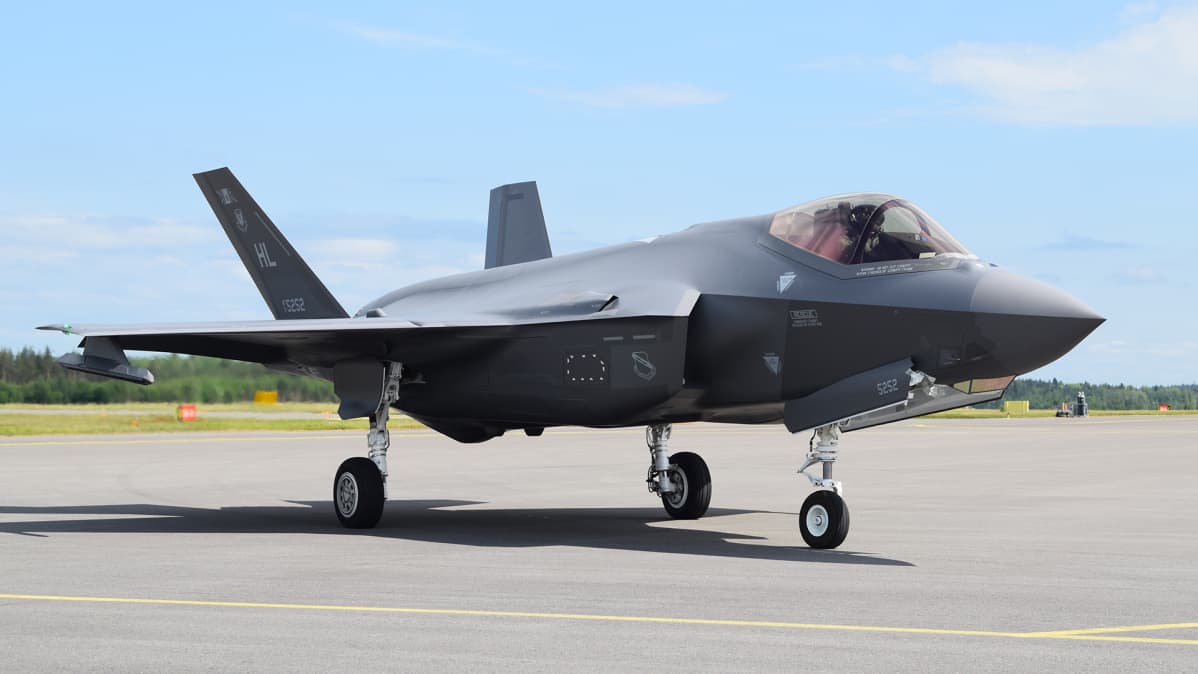 Yhdysvaltalainen F-35 -hävittäjä Turussa torstaina 13. kesäkuuta 2019.