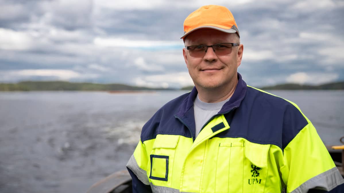 Järvi-Suomen uittoyhdistyksen uittopäällikkö Esa Korhonen.