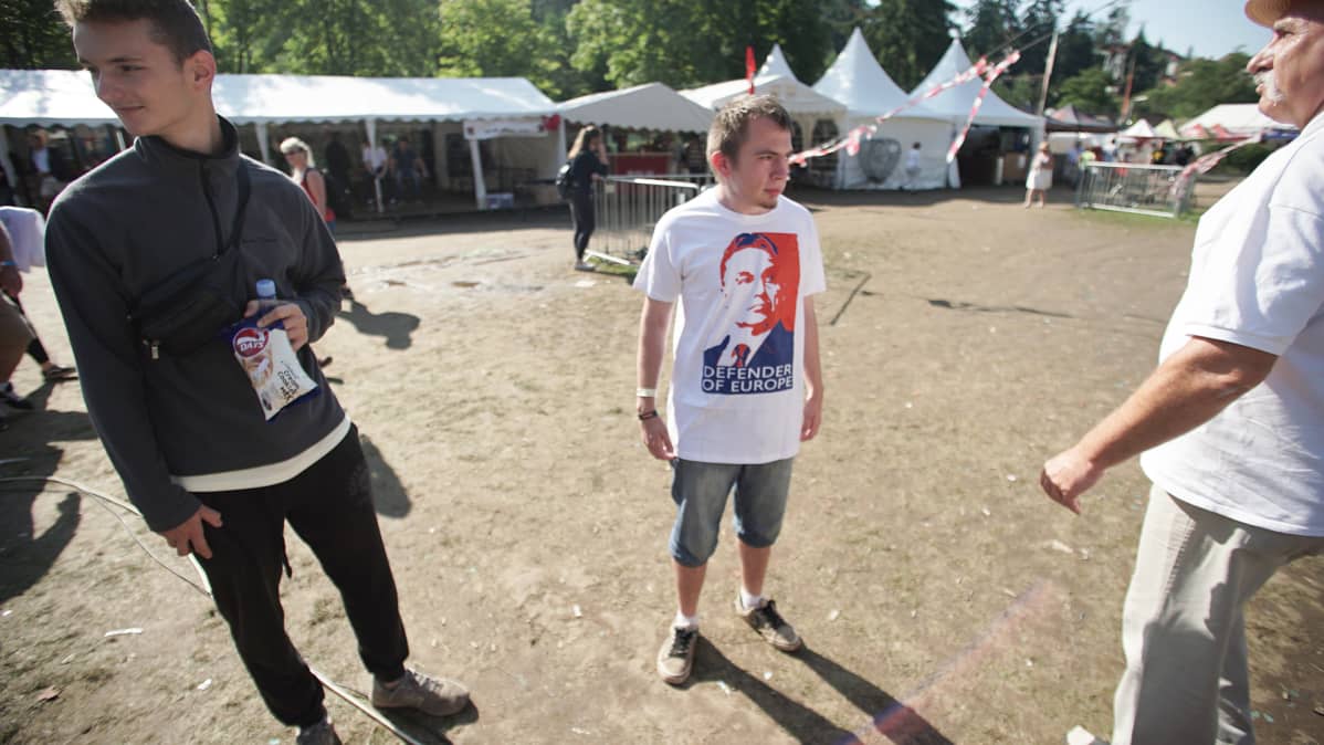 Viktor Orbánin kannattajia
