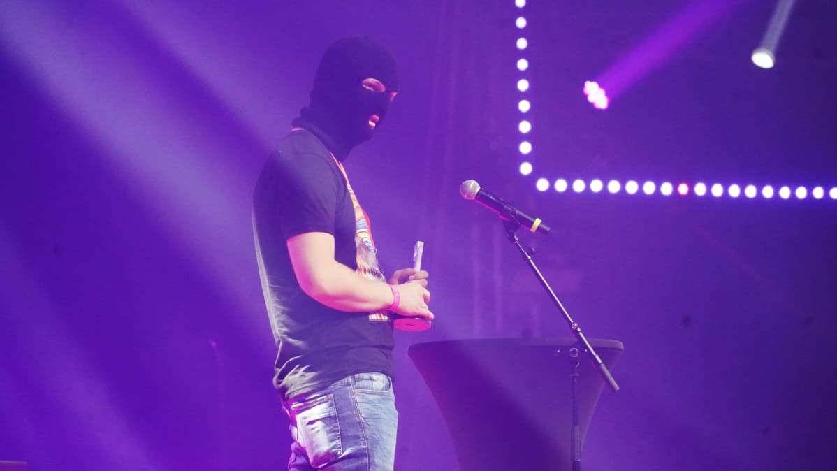 Kokemusten summa-niminen käyttäjä voitti Tubeconissa Vuoden video -palkinnon videollaan 'Retkahdin'.