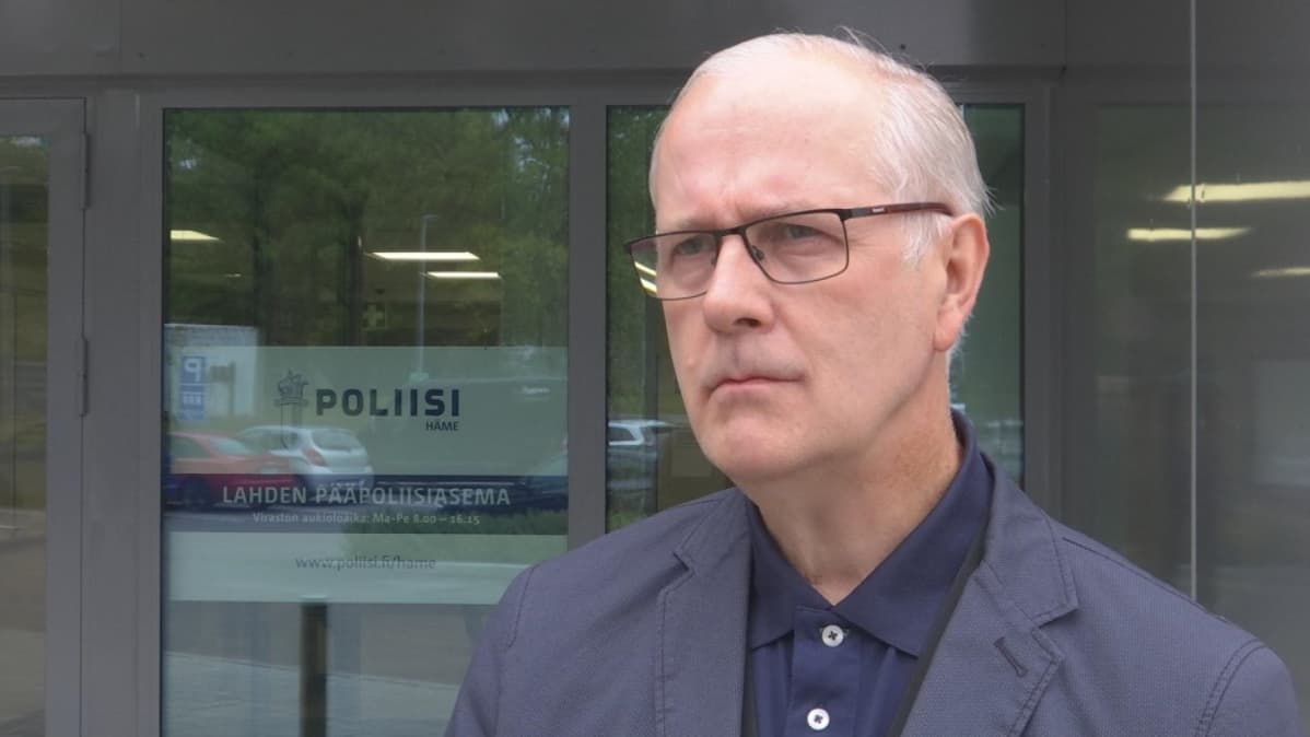 Rikosylikomisario Martti Hirvonen Hämeen poliisista.