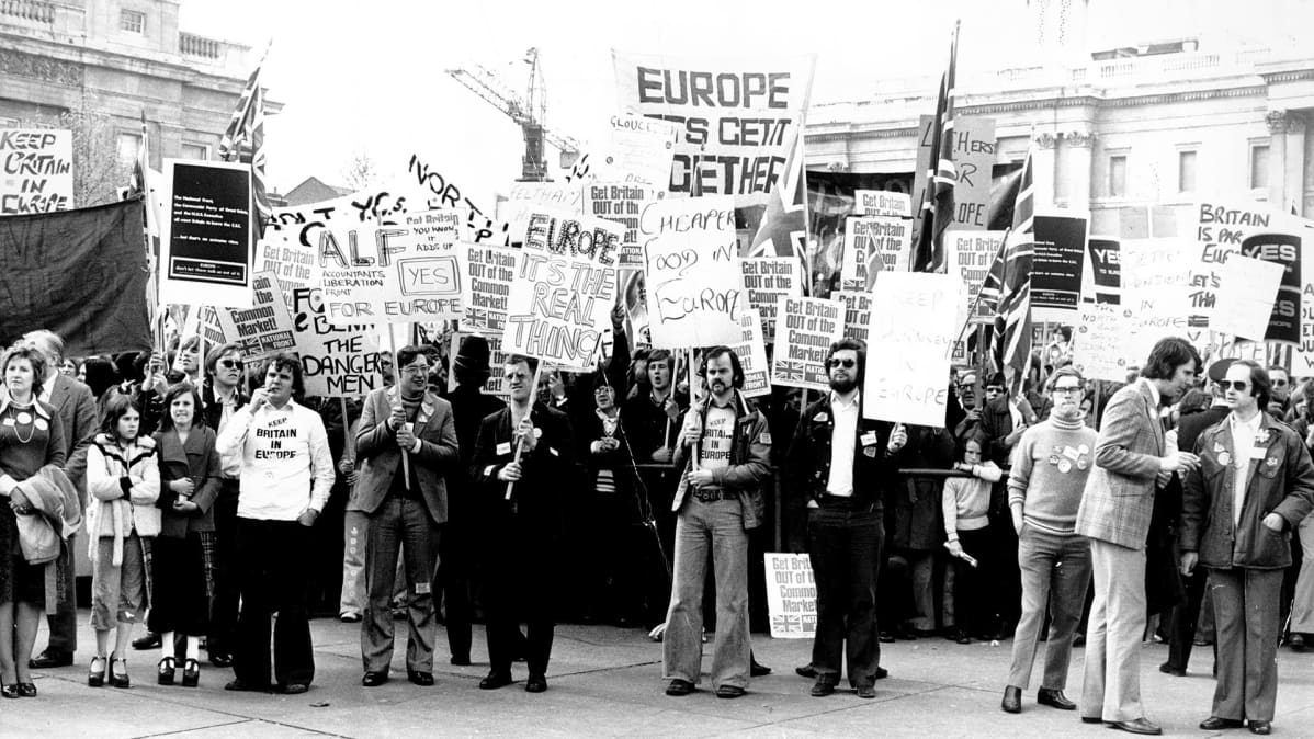 Mielenosoitus yhteisten markkinoiden puolesta Trafalgarin aukiolla Lontoossa vuonna 1975.