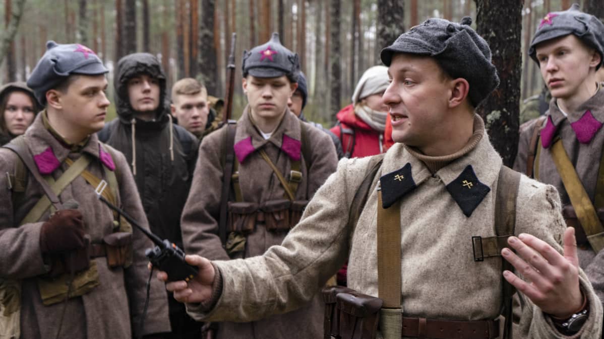 Sotahistoriaa harrastavat opiskelijat tutustuvat talvisodan taistelupaikkoihin Summassa, Karjalankannaksella Venäjällä.
