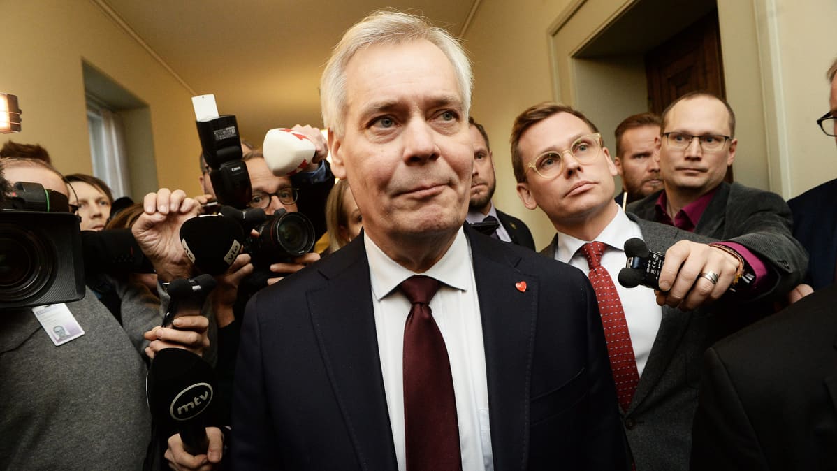 Pääministeri Antti Rinne saapuu eduskuntaryhmän kokoukseen keskustelemaan hänen luottamuksestaan.