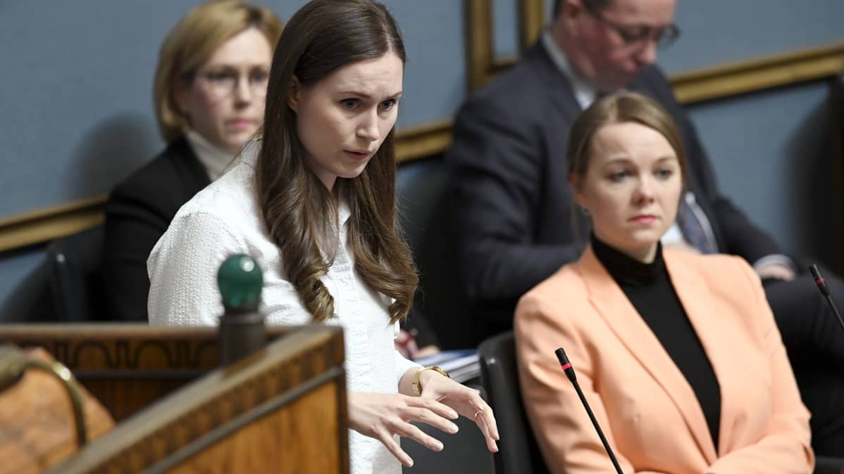 Pääministeri Sanna Marin vastausvuorossa eduskunnan kyselytunnilla.