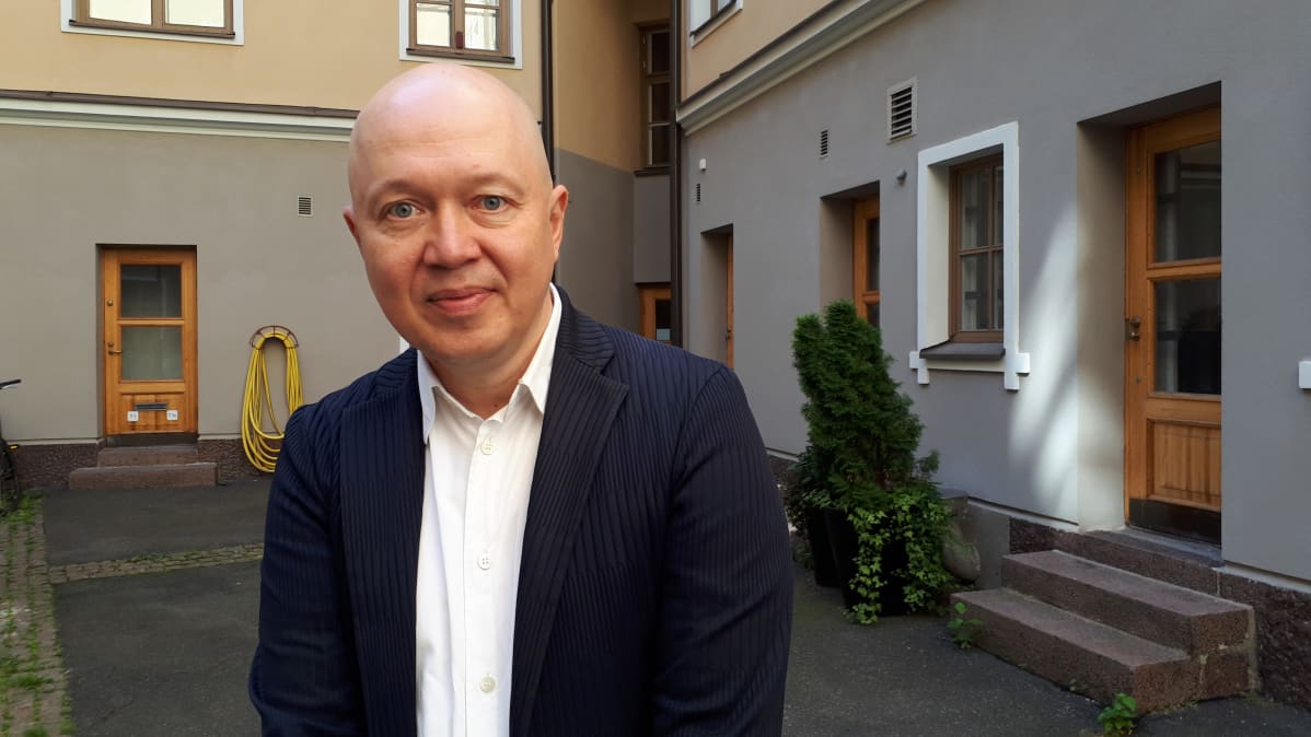 Helsingin Juhlaviikonlopun taiteellinen johtaja Marko Ahtisaari.