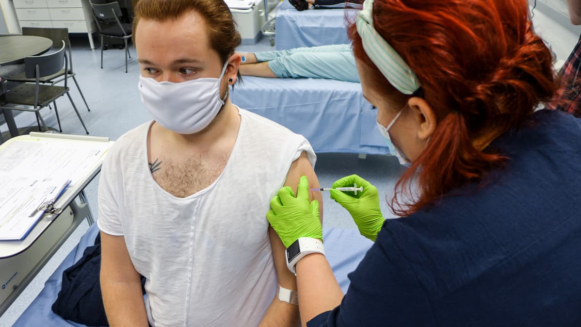 Diabetesrokotetta testataan nyt ihmisillä. Veikka Savila saa rokotuksen.