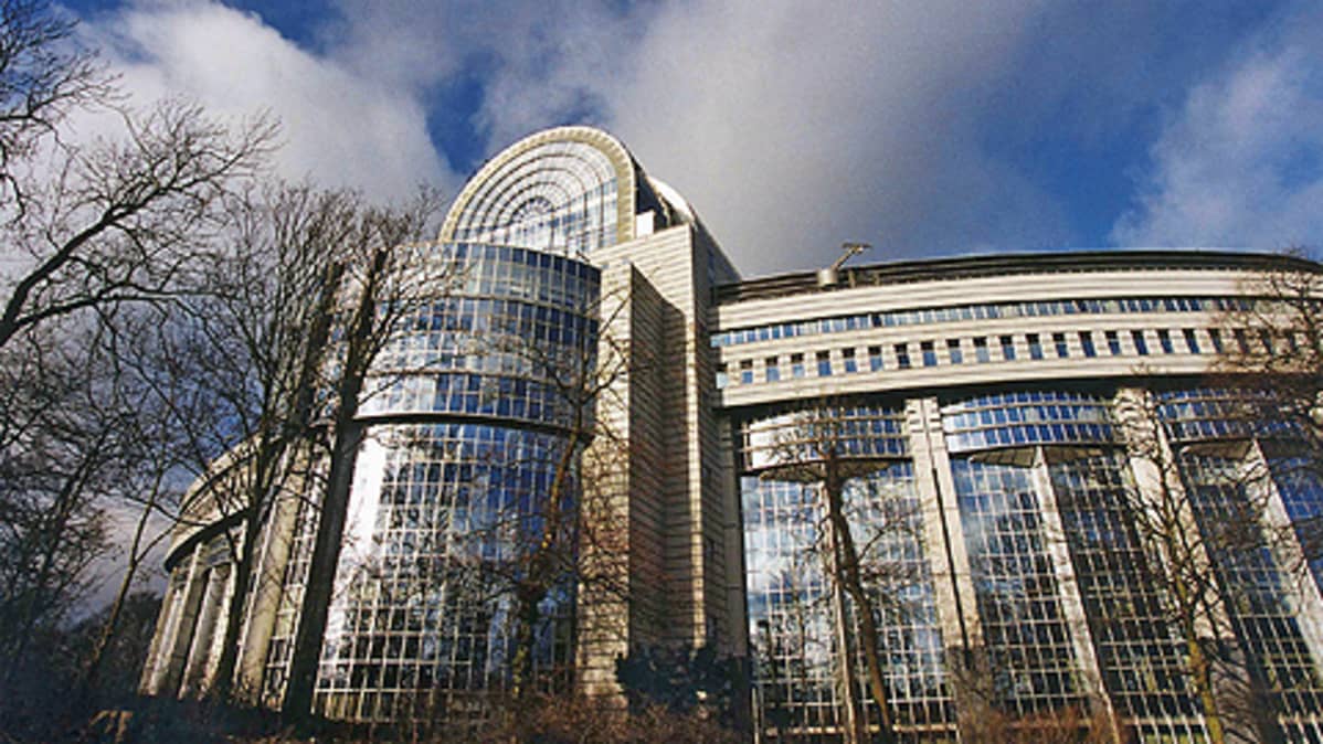 EU-parlamentin Brysselissä sijaitseva Paul-Henri Spaak -rakennus on korjauksen tarpeessa.