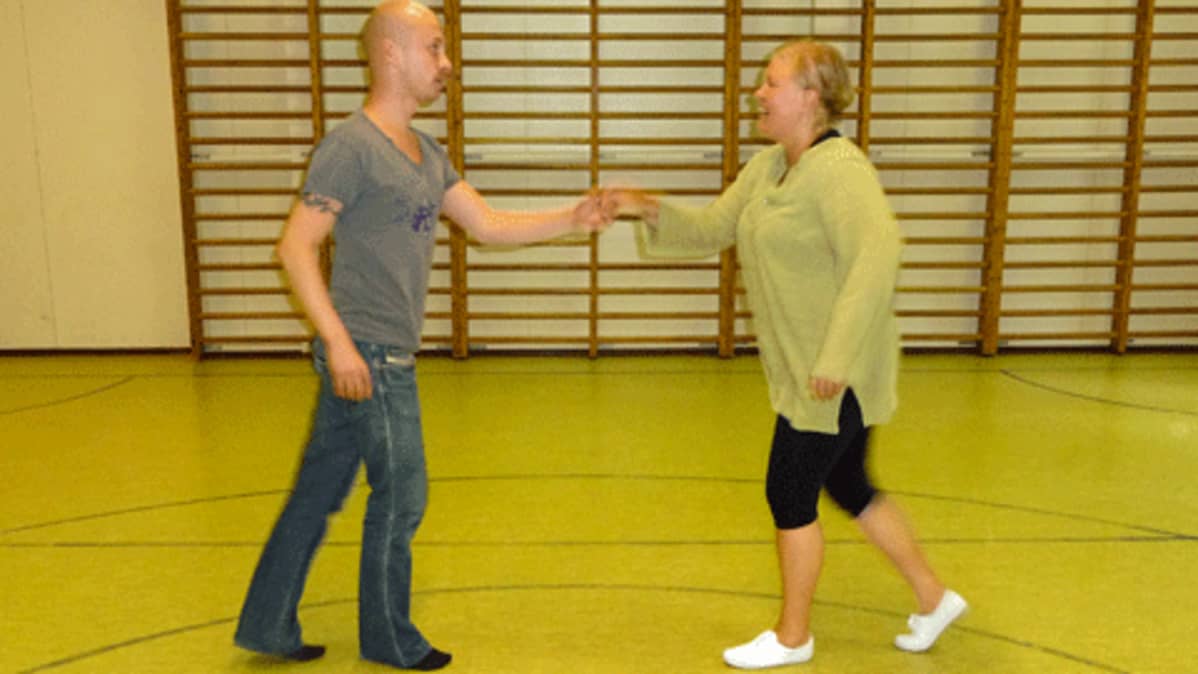 Tanssiliikunta ryhmätunnit joissa tanssitaan ilman paria: