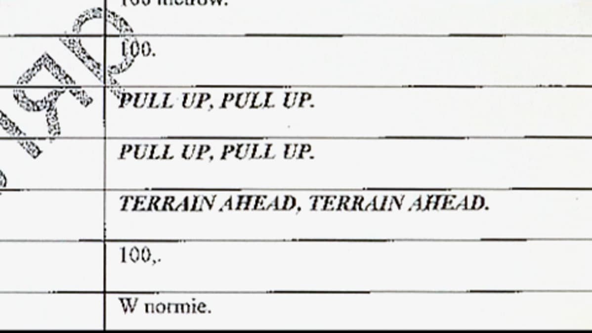 Käsikirjoituksen osa lentokoneen varoitusjärjestelmän käskyistä, jotka varoittivat lentäjiä. Teksti: "Pull up, pull up. Terrain ahead, terrain ahead."