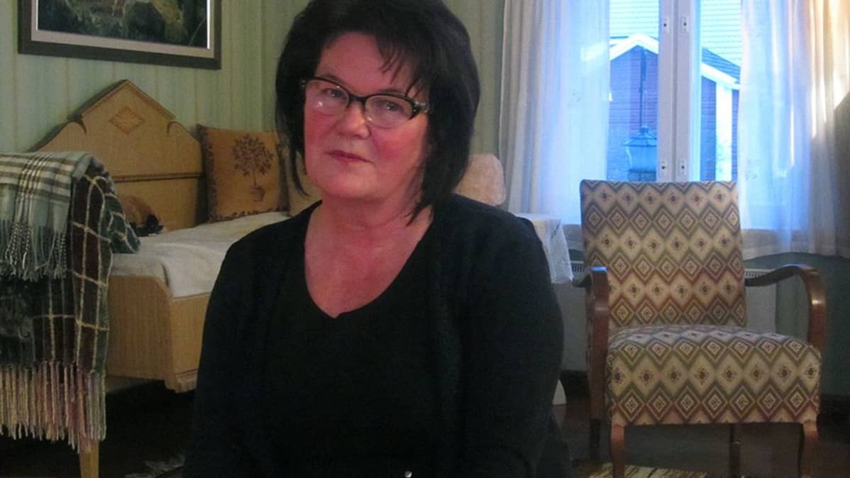 Vapaa suku puoli istuu