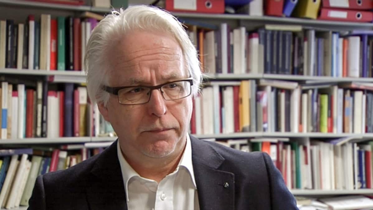 Helsingin yliopiston oikeushistorian ja roomalaisen oikeuden professori Jukka Kekkonen.