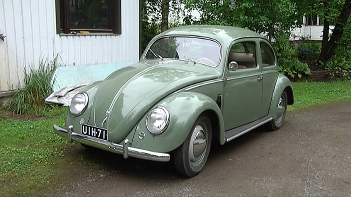 Vuoden 1952 kuplavolkkari ulkona.