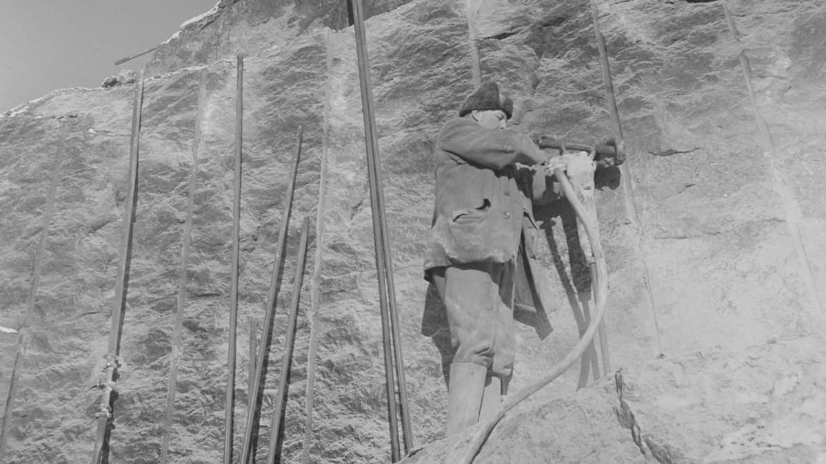 Kuva puolustuslinjan rakentamisesta 1940-luvulla.