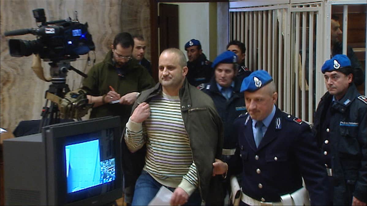 Carlo Cosco tuomittiin vaimonsa Lean murhasta 25 vuoden vankeuteen Italiassa. Cosco kuului ’Ndrangheta –mafiajärjestöön, jota vastaan Lea oli ryhtynyt todistamaan.