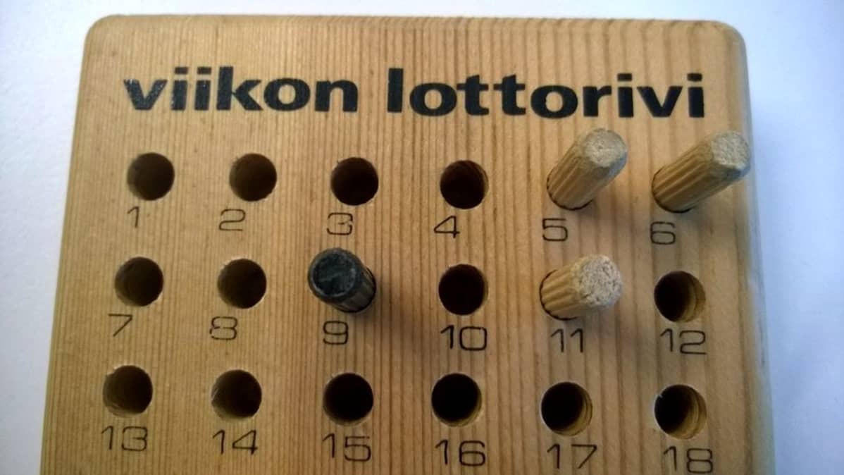 Puinen Lottolauta.