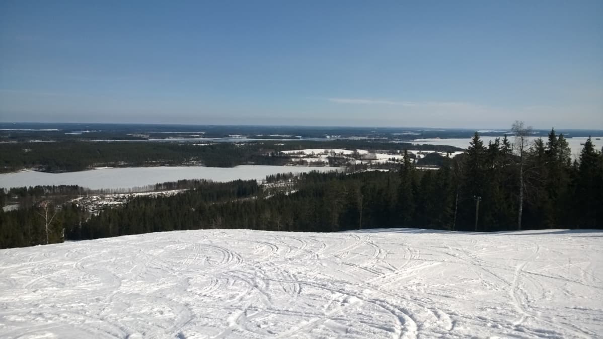 Näkymä Vuokatin laskettelurinteiltä