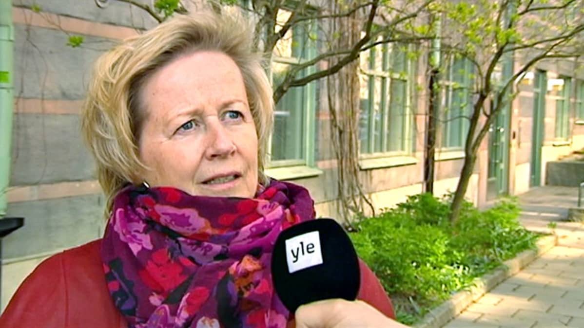 Suomalaislähtöinen Riitta-Leena Karlsson valvoo vammaisten oikeuksien toteutumista Tukholmassa erityisenä vammaisasiamiehenä.