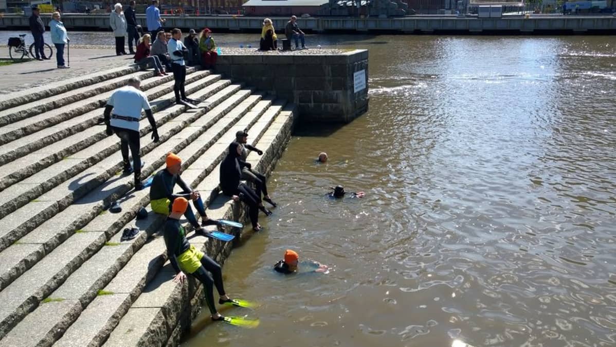 Aurajoki-uinti pani liikettä räpylöihin.