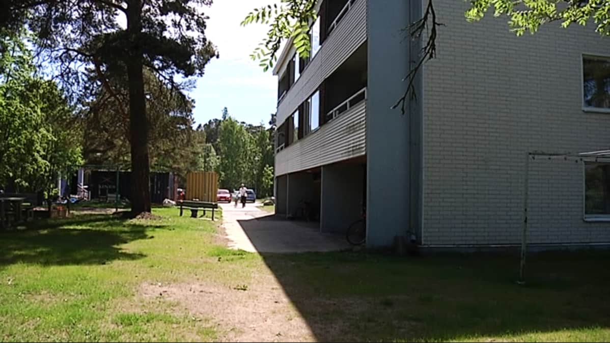Puolustusvoimien henkilökunnan vuokrataloja kutsutaan "sokeripaloiksi".
