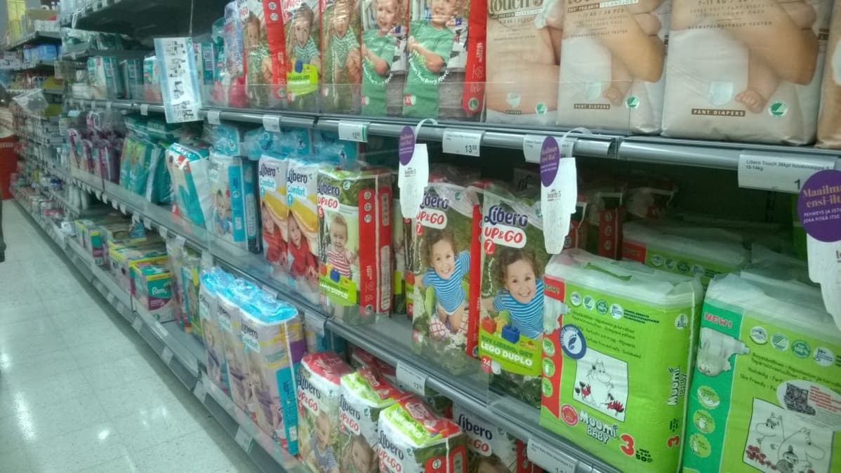 vaippoja kaupan hyllyssä