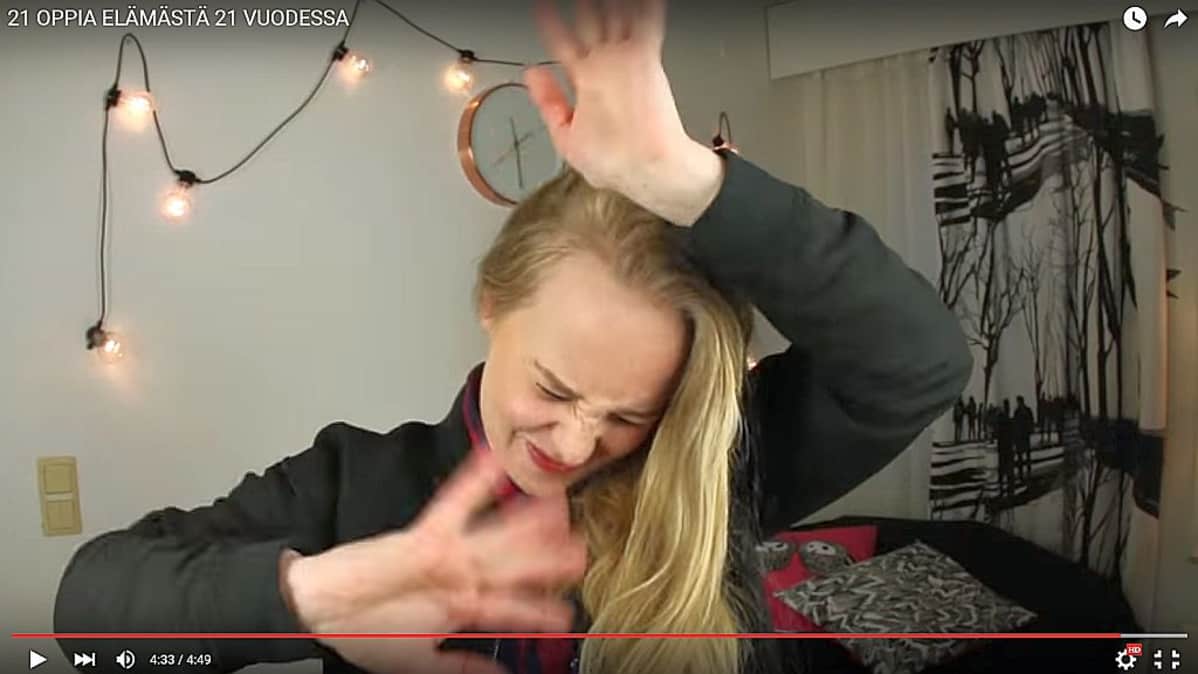 mmiisas päättää videonsa usein loppuhuispauksiin.