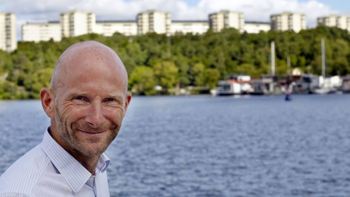 Peter Rejler halaa kaikki tuntemansa työtoverit.