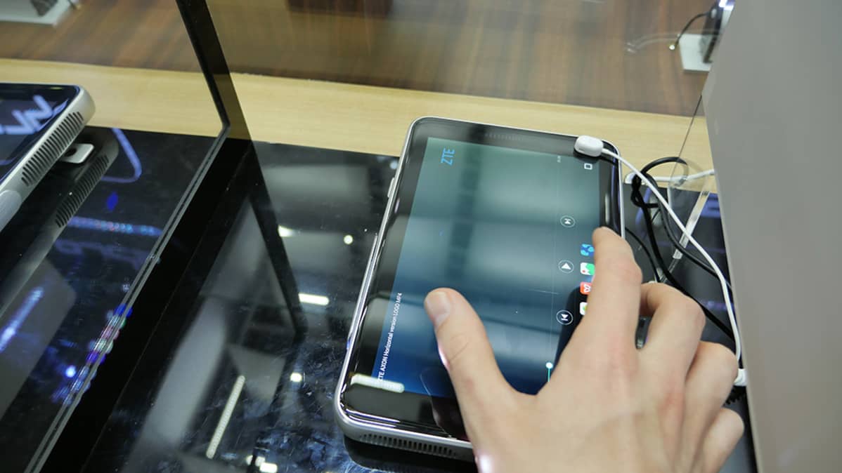 ZTE SPRO PLUS kannettava projektori.