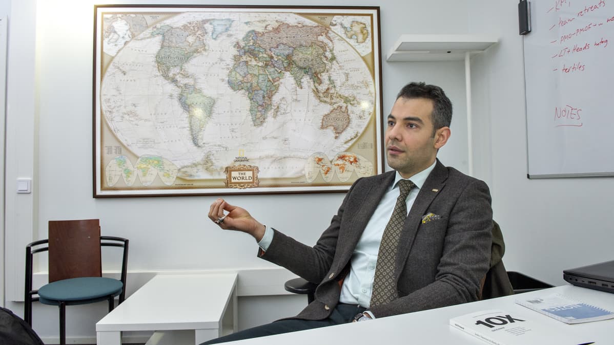 Hussein al-Taee CMI:n toimistolla helmikuussa 2016.