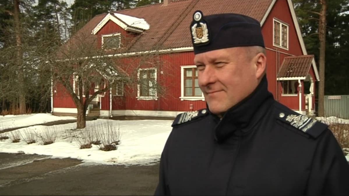 Poliisikoiralaitoksen johtaja Pekka Kokkonen