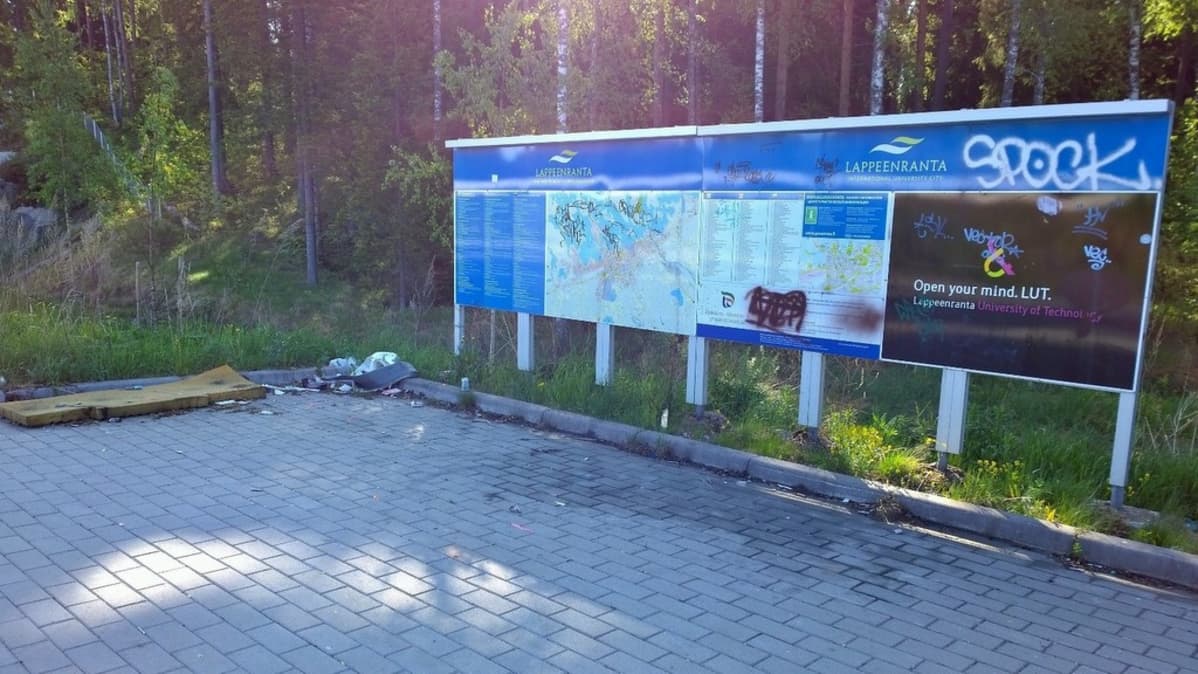 Ilkivaltaa matkailupuiston levähdysalueella