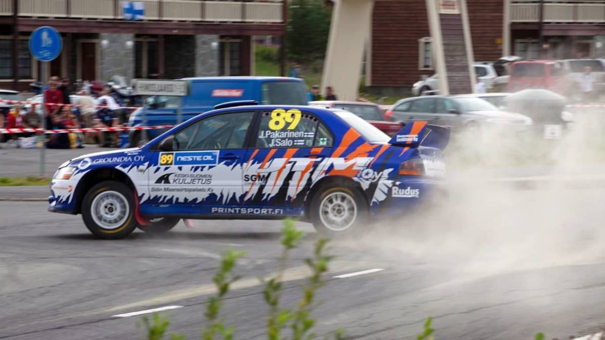 Joni Pakarisen tyylinäyte Himoksen erikoiskokeella Neste Oil Rallissa 2010.