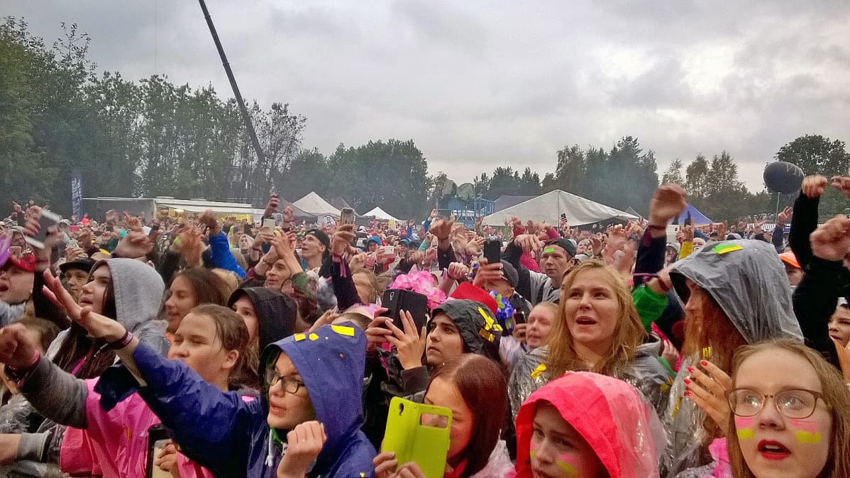 Yleisöä Simerockissa elokuussa 2016.