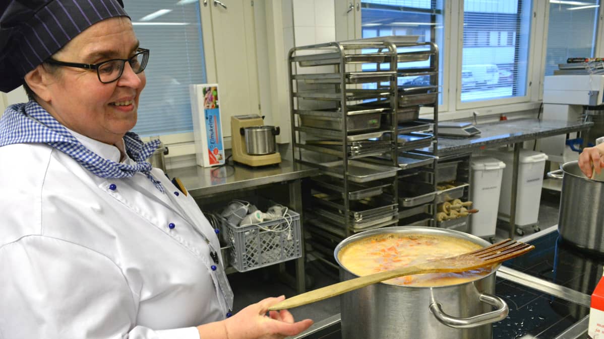 Eija Pylvänäinen on Kainuun ammattiopiston ryhmänohjaaja. Hän kertoo, että projekti on saanut hyvän vastaanoton.