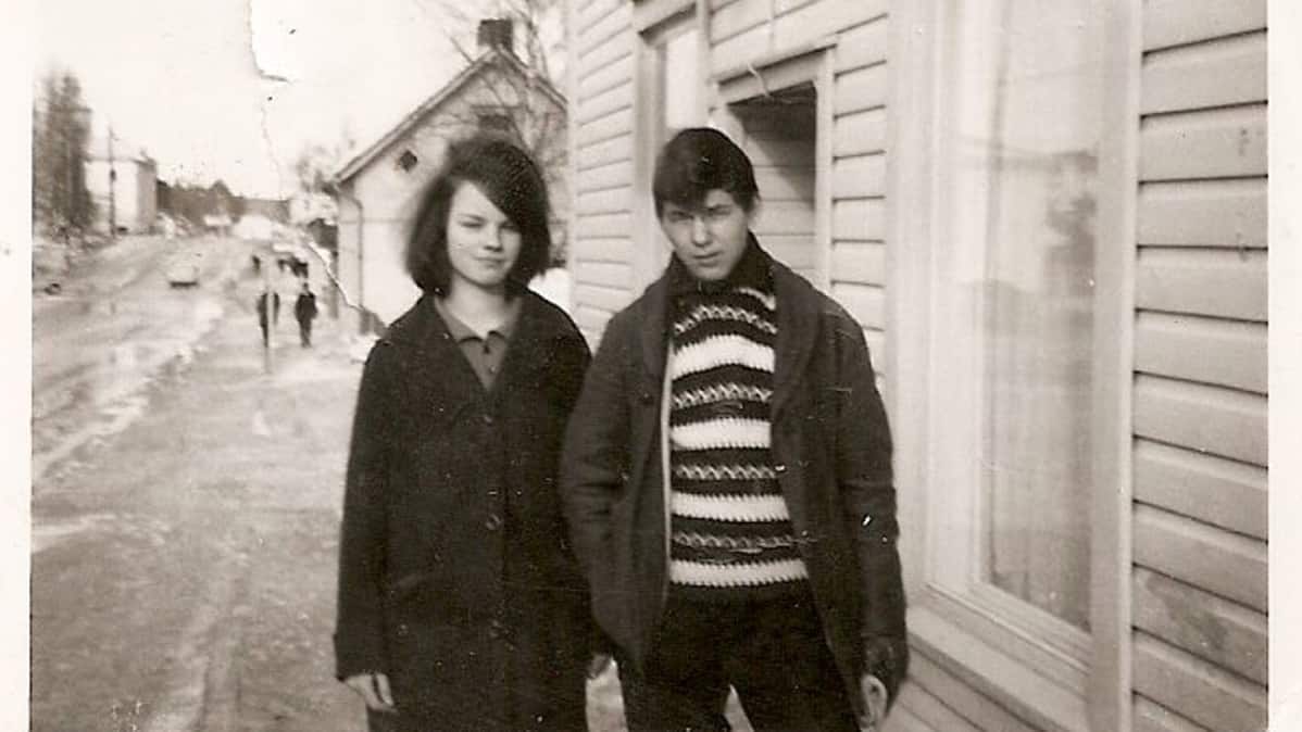 Vanha musta naisten suku puoli kuvia