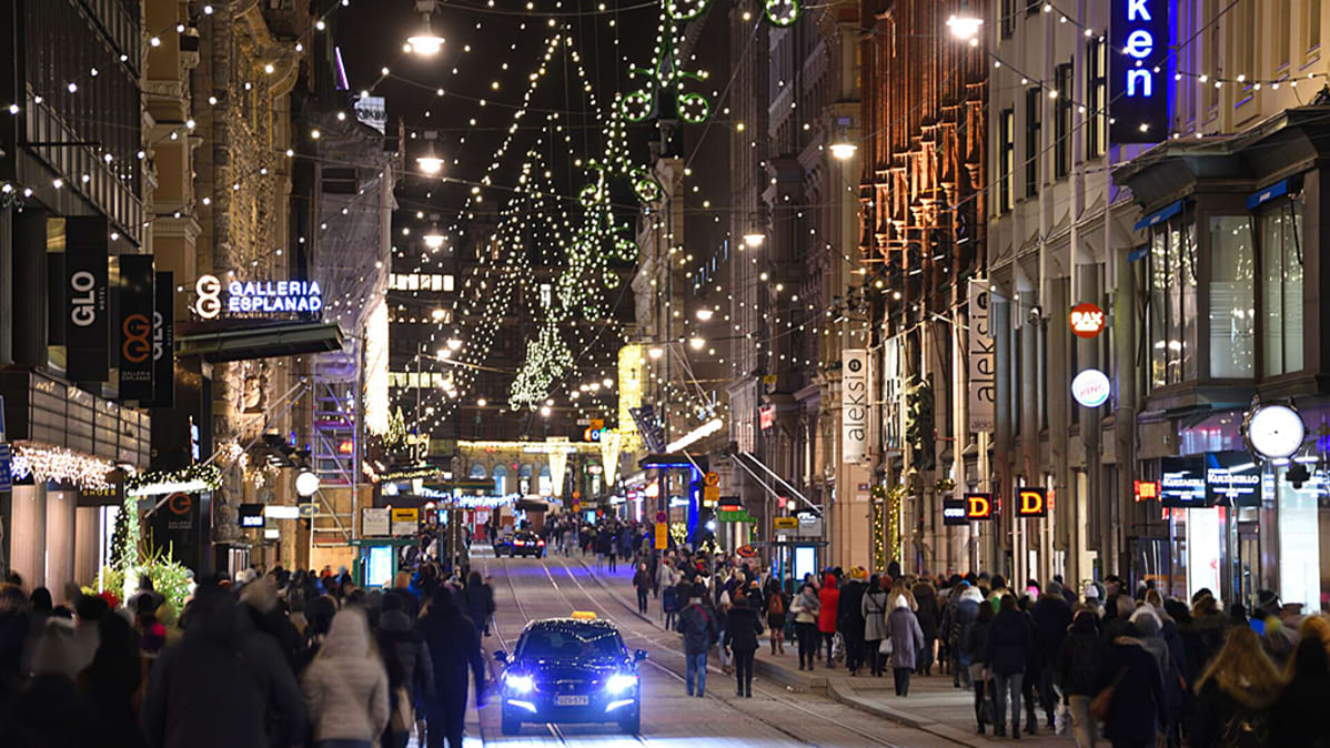 Aleksanterinkadun jouluvalot Helsingissä