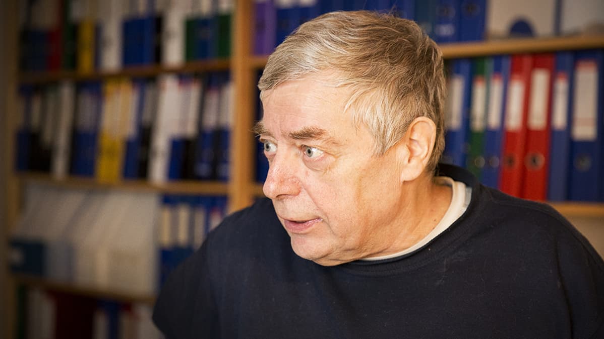 Ilkka Niemi kotonaan.
