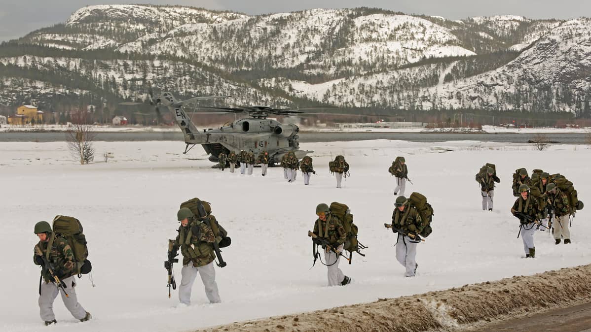 Norjan, Yhdysvaltain, Hollannin ja Iso-Britannian joukot osallistuivat NATO:n sotaharjoitukseen Norjassa 3. maaliskuuta 2016.