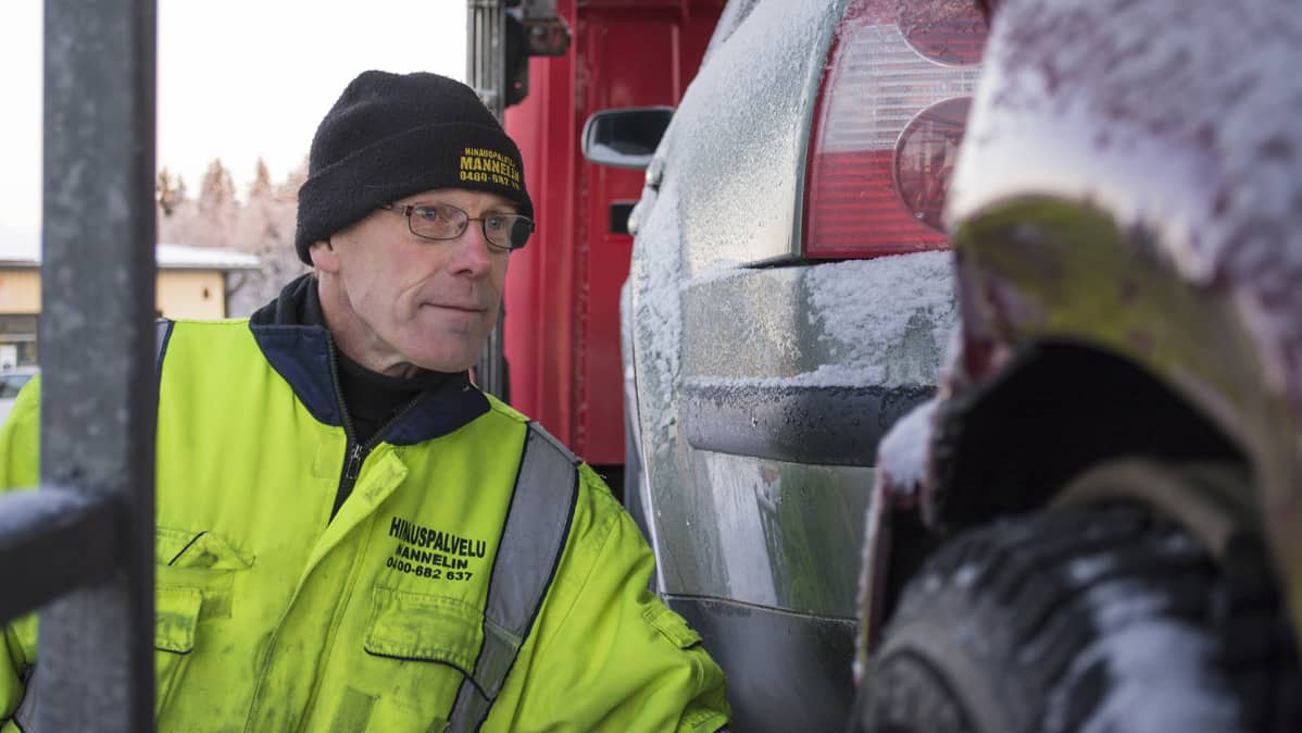 Autopurkaamoyrittäjä Ilpo Mannelin.