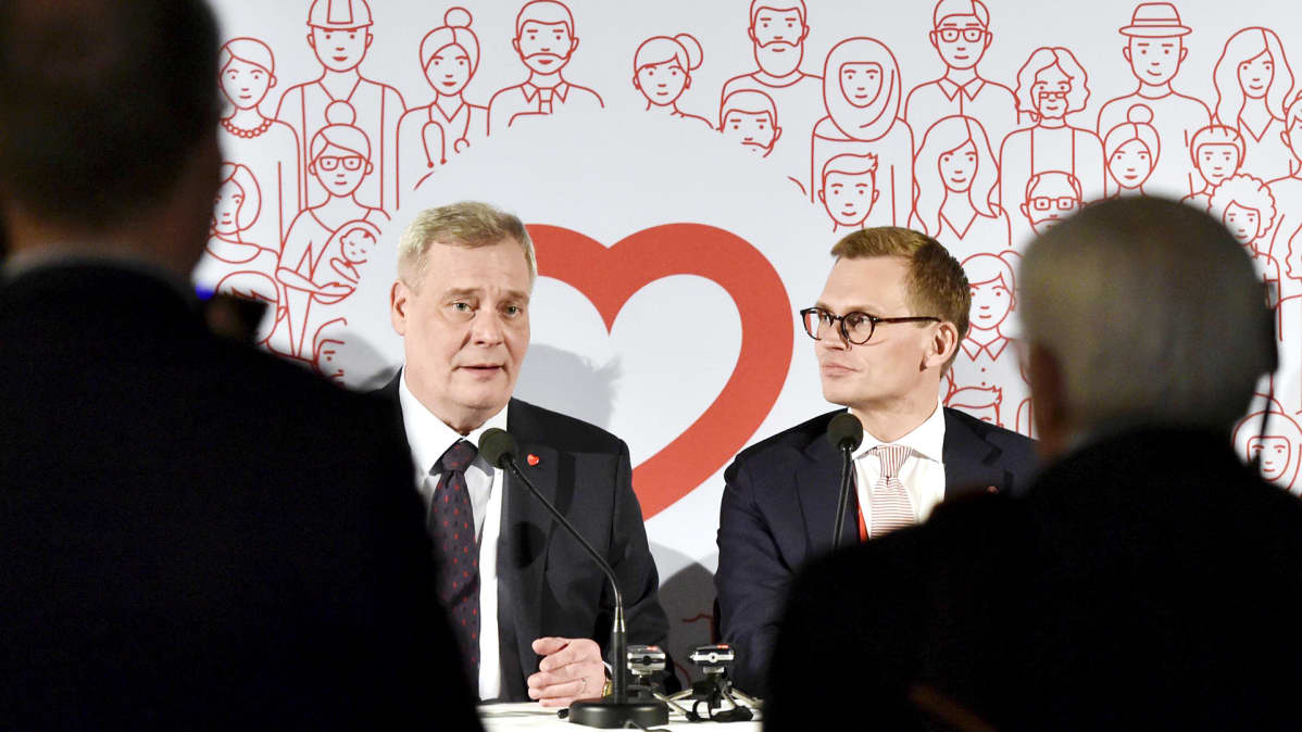 Antti Rinne ja Antton Rönnholm tiedotustilaisuudessa SDP:n puoluekokouksessa Lahdessa.