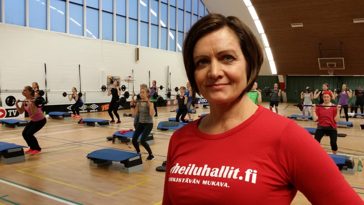 Les Millsin body pump -tunti on edelleen kestosuosikki Urheiluhallit & Fix Liikuntakeskuksien liikuntapäällikön Eija Holmalan mukaan.