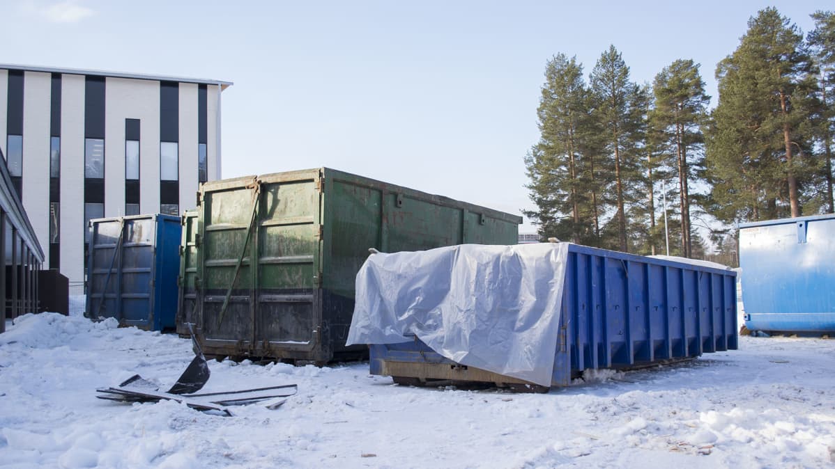 Siirtolavat odottavat purkujätettä