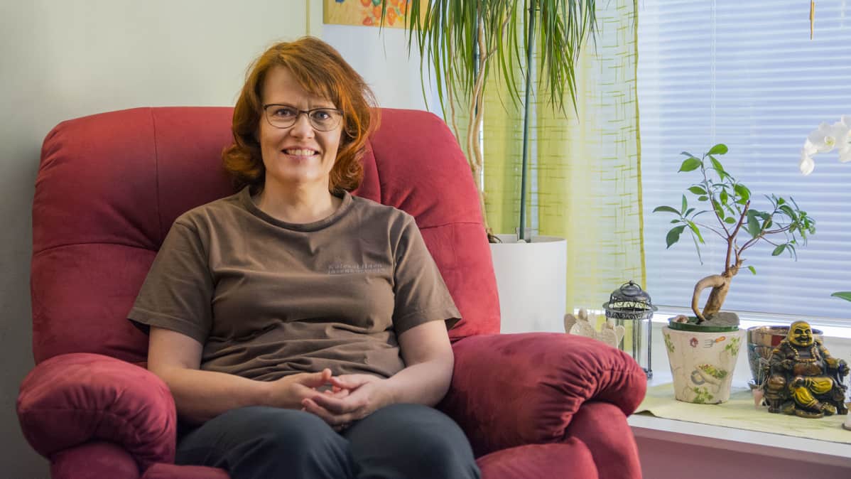 Kalevalainen jäsenkorjaaja Helena Tirkkonen.